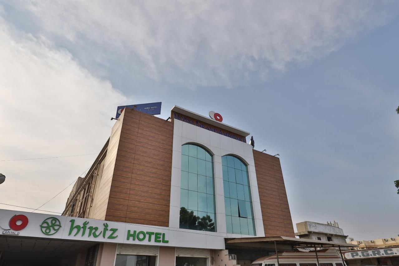 Capital O 41581 Hiriz Hotel Gāndhīdhām Exterior foto